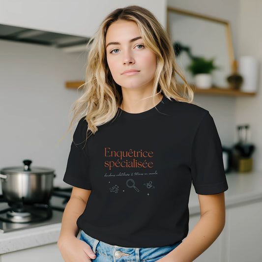 T-shirt cadeau nounou « Enquêtrice Spécialisée, doudous & tétines » : visuel 1, Plus qu'un Merci