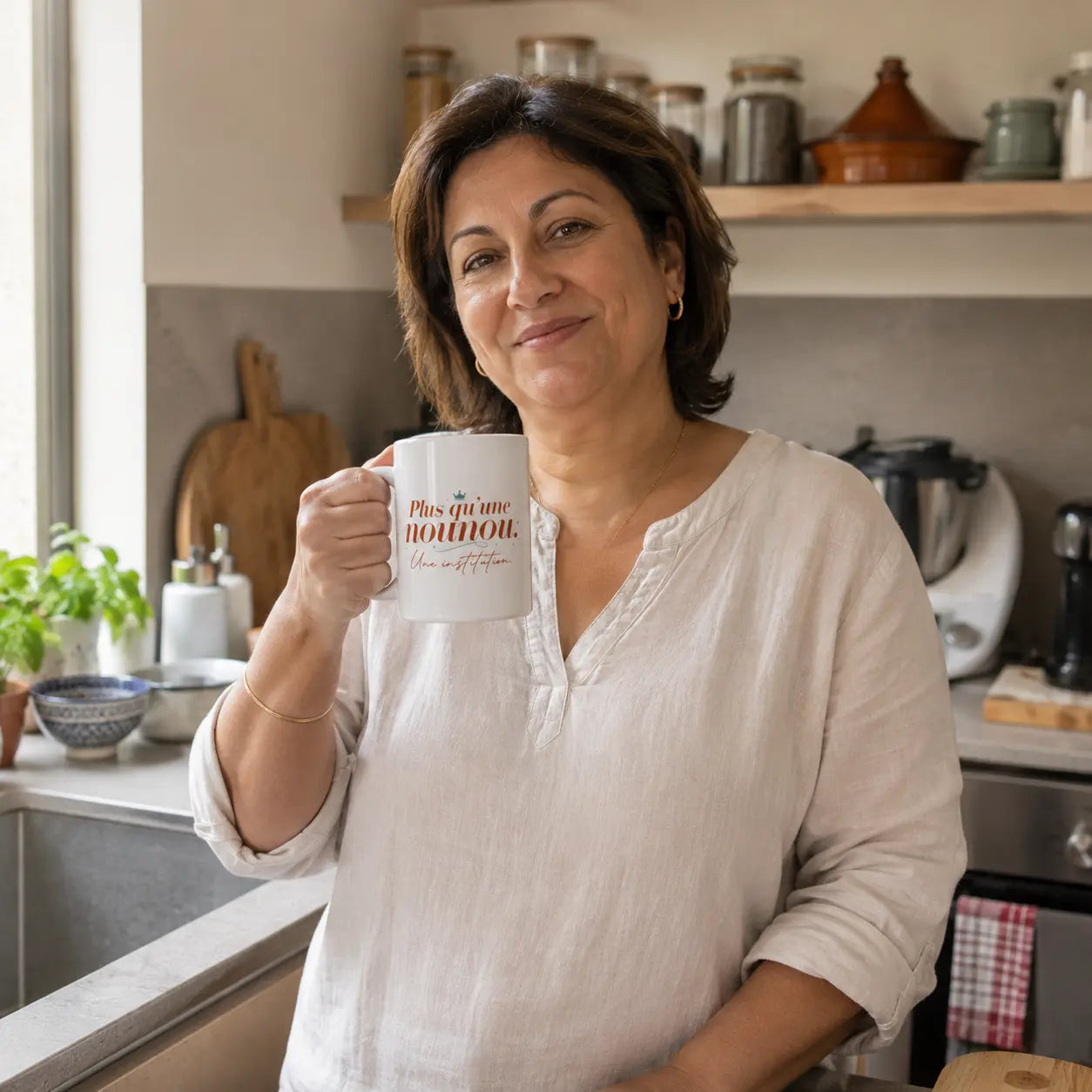 Mug cadeau Nounou - Plus qu'une nounou une institution - cuisine