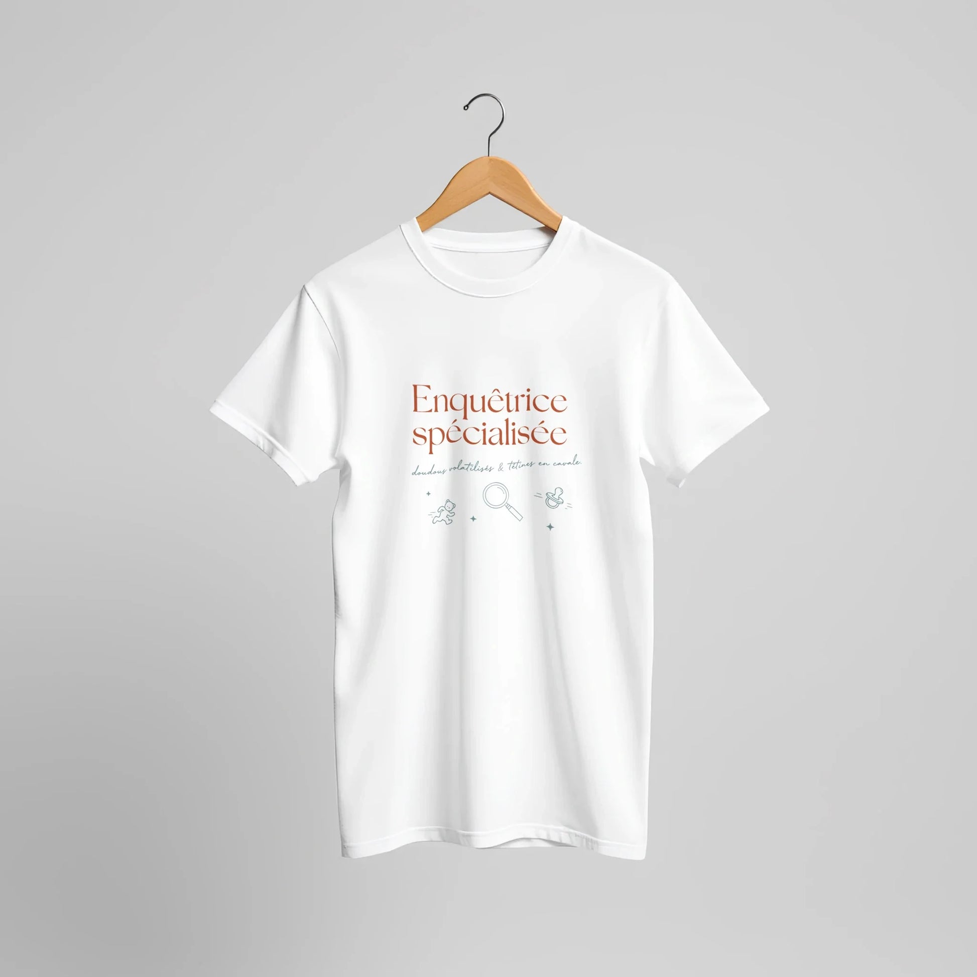 T-shirt cadeau ATSEM « Enquêtrice Spécialisée, doudous & tétines » : visuel 5, Plus qu'un Merci