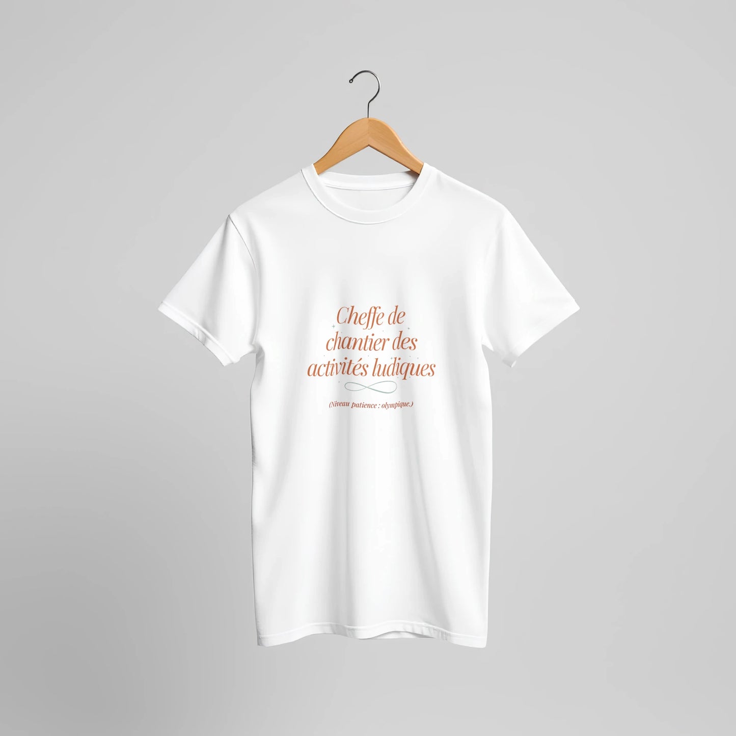 T-shirt cadeau nounou Cheffe de chantier : présentation produit Plus qu'un Merci
